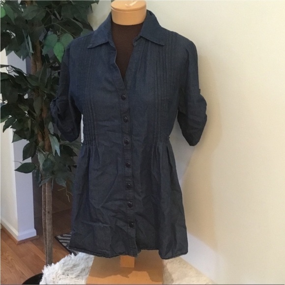 Dots open neck button down lightweight Jean blouse Woman’s size Large - Picture 1 of 16
